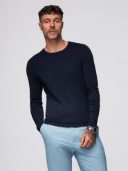 Klasyczny męski sweter z wiskozą BASIC z okrągłym dekoltem – granatowy V9 - Rozmiar: S. Niebieskie swetry przez głowę męskie Ombre Clothing, m, bez wzorów, z dzianiny, bez kołnierzyka. W wyprzedaży za 89.99 zł.