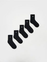 Bawełniane skarpetki 5 pack - czarny. Czarne skarpety damskie Reserved, bez wzorów, z bawełny. Za 49.99 zł.
