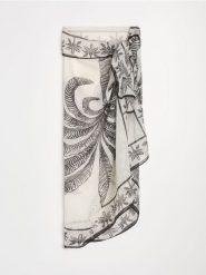 Duże pareo chusta z nadrukiem - wielobarwny. Szaliki i chusty damskie Sinsay, bez wzorów. Za 19.99 zł.