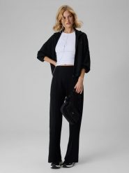 4F Spodnie dresowe z szerokimi nogawkami damskie - czarne XS. Czarne spodnie dresowe damskie 4f, xs, bez wzorów, z dresówki. Za 189.99 zł.