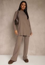 Ciemnobeżowy Komplet Prążkowany z Bawełną Sweter Oversize i Szerokie Spodnie Wedorena. Brązowe spodnie materiałowe damskie Renee, bez wzorów, z bawełny, bez kołnierzyka, bez ramiączek, bez kaptura. Za 119.99 zł.