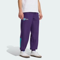SPODNIE MERCEDES - AMG PETRONAS FORMULA 1 TEAM VANDA BLOOM. Fioletowe spodnie sportowe męskie Adidas, l, bez wzorów, z dresówki, na fitness i siłownię, climacool (adidas). Za 369.00 zł.