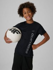 4F Koszulka sportowa regular szybkoschnąca chłopięca - czarne 122/128 (6-8 lat). Czarne t-shirty dla chłopców 4f, bez wzorów, z dresówki, bez ramiączek. Za 69.99 zł.