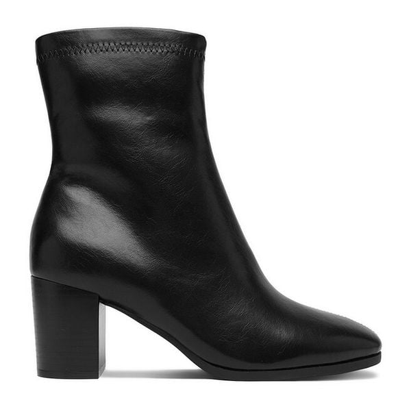 Botki JENNY. Czarne botki damskie Jenny, bez obcasa, bez zapięcia. Za 169.99 zł.