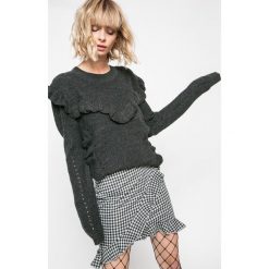 Review - Sweter. Szare swetry damskie Review, z dzianiny, z okrągłym kołnierzem. W wyprzedaży za 79.90 zł.