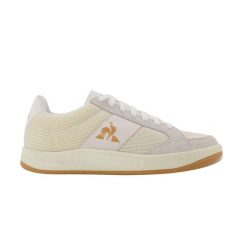 Trenerzy Le Coq Sportif Ashe Team. Białe obuwie sportowe damskie le coq sportif, bez wzorów. W wyprzedaży za 326.15 zł.