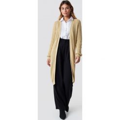 NA-KD Sweter z obniżonymi ramionami - Beige. Brązowe swetry damskie NA-KD, ze splotem. Za 202.95 zł.