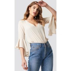 NA-KD Boho Bluzka z dekoltem V - Beige. Bluzki damskie marki NA-KD Boho. Za 121.95 zł.