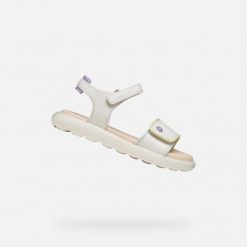 Sandały GEOX J SANDAL PUFFYPOP Biały. Białe sandały damskie Geox, bez wzorów, z syntetyku, bez obcasa, bez zapięcia. Za 206.99 zł.
