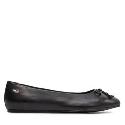 Baleriny Tommy Hilfiger. Czarne baleriny damskie Tommy Hilfiger, bez wzorów, bez obcasa. Za 309.99 zł.