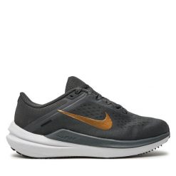 Buty do biegania Nike. Czarne obuwie sportowe damskie Nike, bez wzorów, do biegania. Za 399.99 zł.