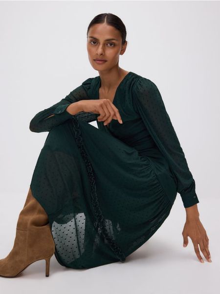 Sukienka maxi w grochy - morski. Zielone sukienki damskie Reserved, l, bez wzorów, z dzianiny, bez kołnierzyka, bez ramiączek, maxi, rozkloszowane. W wyprzedaży za 79.99 zł.