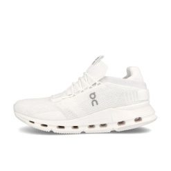 Damskie buty do biegania nowoczesna technologia CLOUDNOVA ALL WHITE. Białe obuwie sportowe damskie On Running, bez wzorów, do biegania. Za 657.00 zł.