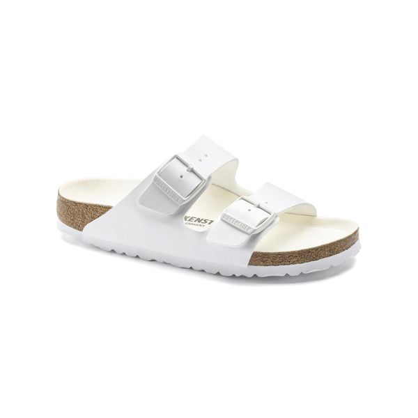 Klapki damskie Birkenstock Arizona. Białe klapki damskie Birkenstock, bez wzorów, z materiału, bez obcasa. Za 576.00 zł.