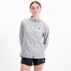 Damska lekka kurtka przeciwwiatrowa do biegania i na szlak HORIZON WINDBREAKER. Szare kurtki sportowe damskie BODYCROSS, na zimę, m, bez wzorów, bez kaptura, do biegania. Za 739.99 zł.