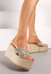 Złote Klapki na Wysokiej Platformie z Plecionki Ozdobione Ażurowym Wykończeniem na Cholewce Ellumia. Żółte klapki damskie Renee, w ażurowe wzory, bez obcasa, na koturnie. Za 119.99 zł.
