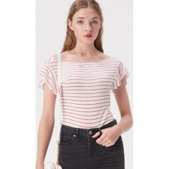 T-shirt z wycięciem na plecach - Biały. T-shirty damskie marki Sinsay. Za 29.99 zł.