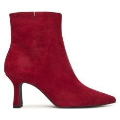 Botki Tamaris. Czerwone botki damskie Tamaris, bez obcasa, na słupku, bez zapięcia. Za 389.99 zł.