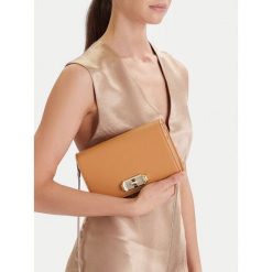 Torebka Nine West. Brązowe torebki do ręki damskie Nine West, bez wzorów, wizytowe, bez dodatków. Za 219.99 zł.