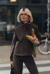 KURTKA POPPY CZEKOLADOWA M - Flawless. Brązowe kurtki damskie Flawless, na jesień, m, bez wzorów, z bawełny, bez kaptura. Za 442.50 zł.