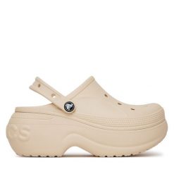 Klapki Crocs. Brązowe klapki damskie Crocs, bez wzorów, bez obcasa. Za 219.99 zł.