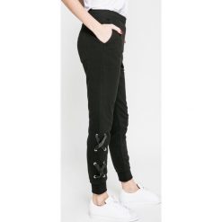 Answear - Spodnie Ur Your Only Limit. Spodnie materiałowe damskie marki ANSWEAR. W wyprzedaży za 69.90 zł.