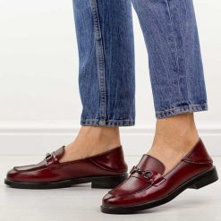 Bordowe skórzane mokasyny damskie Vinceza 18117. Czerwone mokasyny damskie VINCEZA, z jeansu, biznesowe. Za 219.00 zł.