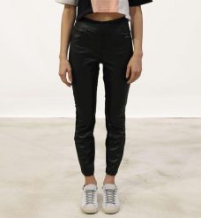 Deha Czarne Spodnie Damskie. Czarne spodnie sportowe damskie Deha, m, bez wzorów, z materiału, do biegania. Za 423.99 zł.