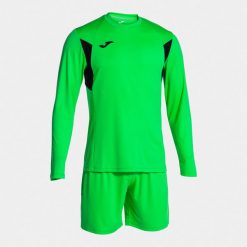 Zestaw koszulka z długim rękawem + spodenki treningowe Joma Winner. Czarne krótkie spodenki sportowe męskie Joma, l, bez wzorów, z dresówki, na fitness i siłownię. Za 163.90 zł.