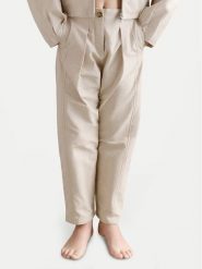 Mayoral Spodnie materiałowe 6546 Beżowy Regular Fit. Brązowe spodnie materiałowe dla dziewczynek Mayoral, bez wzorów, z bawełny. Za 157.99 zł.