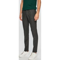 Selected - Spodnie. Szare spodnie materiałowe męskie Selected, bez wzorów, z materiału, casualowe. W wyprzedaży za 99.90 zł.