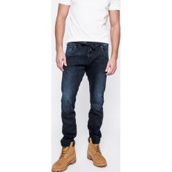 G-Star Raw - Jeansy. Szare jeansy męskie G-Star Raw. W wyprzedaży za 379.90 zł.