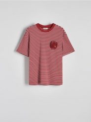 T-shirt z naszywaną aplikacją - czerwony. Czerwone t-shirty damskie Reserved, l, z aplikacjami, z bawełny, bez kołnierzyka. W wyprzedaży za 39.99 zł.