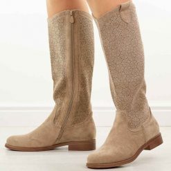 Beżowe ażurowe kozaki damskie S.Barski 8022. Brązowe kozaki damskie S.BARSKI, z zamszu, bez obcasa, na obcasie. Za 269.00 zł.