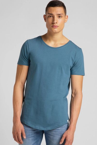 MĘSKI T-SHIRT LEE ELONGATED TEE TEAL L62JEPQO 112114662. T-shirty męskie Lee, l, bez wzorów, bez kołnierzyka. Za 69.99 zł.