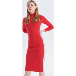 Sukienka midi w prążki - Czerwony. Sukienki damskie Cropp. W wyprzedaży za 29.99 zł.