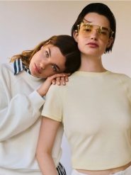 T-shirt w sportowym stylu - jasnożółty. Żółte t-shirty damskie Reserved, l, bez wzorów, z bawełny, sportowe, bez kołnierzyka. W wyprzedaży za 49.99 zł.