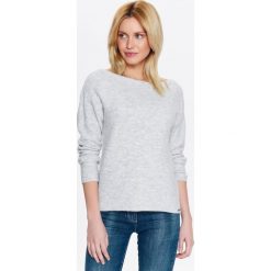 DAMSKI SWETER Z KOBIECYM DEKOLTEM W ŁÓDKĘ. Swetry damskie marki TOP SECRET. W wyprzedaży za 49.99 zł.