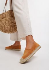 Camelowe Espadryle Aurinda. Brązowe espadryle damskie Renee, bez wzorów, boho, bez obcasa, na płaskiej podeszwie, bez zapięcia. Za 44.99 zł.