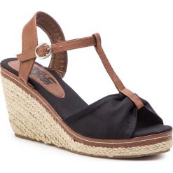 Espadryle REFRESH - 69927 Negro. Czarne klapki damskie Refresh, bez wzorów, z materiału, bez obcasa, na obcasie. W wyprzedaży za 119.00 zł.