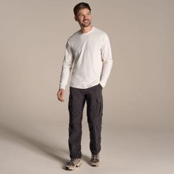 Spodnie cargo Craghoppers NosiLife III. Czarne spodnie sportowe męskie Craghoppers, bez wzorów, trekkingowe. W wyprzedaży za 368.70 zł.