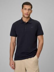 4F Koszulka polo regular męska - granatowa M. Niebieskie koszulki polo męskie 4f, m, bez wzorów, z bawełny, klasyczne, bez ramiączek. Za 89.99 zł.