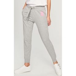 Spodnie dresowe - Jasny szar. Spodenki niemowlęce Reserved, z dresówki. Za 49.99 zł.
