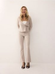 Kopertowa bluzka - beżowy. Brązowe bluzki damskie Reserved, l, bez wzorów, z bawełny, bez kołnierzyka, bez ramiączek. Za 89.99 zł.