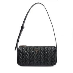 Torebka Guess. Czarne torebki do ręki damskie Guess, z aplikacjami, klasyczne, bez dodatków. Za 544.99 zł.