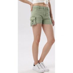 Zielone Szorty Vivialori. Zielone szorty sportowe damskie Born2be, l, bez wzorów, z jeansu, sportowe, z podwyższonym stanem. Za 54.99 zł.