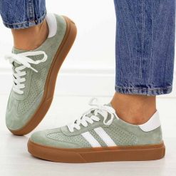 Zielone skórzane półbuty damskie Cambell 07354. Zielone półbuty damskie Cambell, na jesień, w ażurowe wzory, z jeansu, biznesowe, bez obcasa, na płaskiej podeszwie, bez zapięcia. Za 239.00 zł.