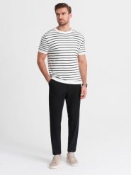 Męskie spodnie chino z gumką w pasie SLIM FIT - czarne V3 - Rozmiar: M. Czarne spodnie materiałowe męskie Ombre Clothing, m, bez wzorów, z elastanu, casualowe. W wyprzedaży za 99.99 zł.