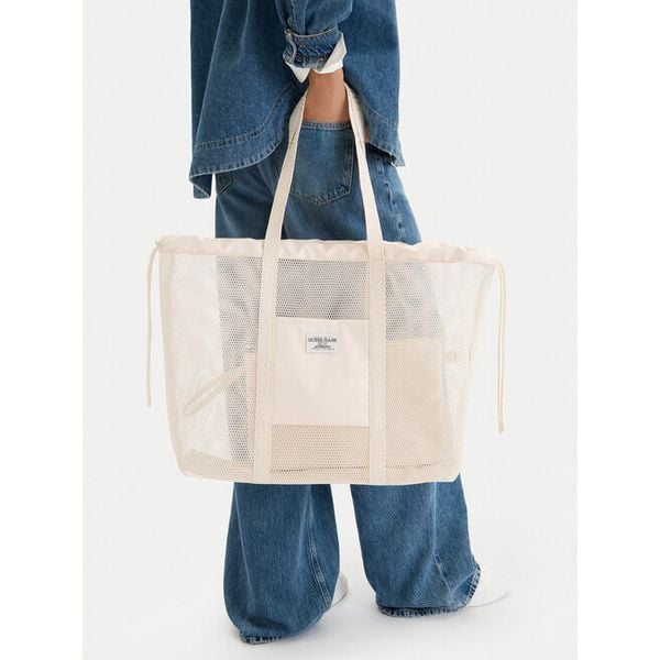 Torebka Guess Jeans. Białe torebki do ręki damskie Guess Jeans, z aplikacjami, z jeansu, bez dodatków. Za 141.99 zł.
