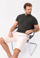 Koszulka ze stójką T-COMBAT. Brązowe t-shirty męskie Volcano, m, bez wzorów, z bawełny, klasyczne, bez kołnierzyka. Za 79.99 zł.